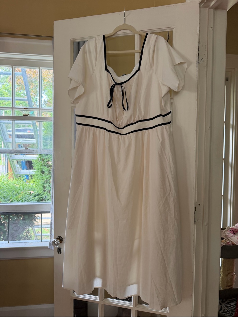 Bloomchic Cream & Black Dress Size 26 (4XL) - Picture 2 of 4